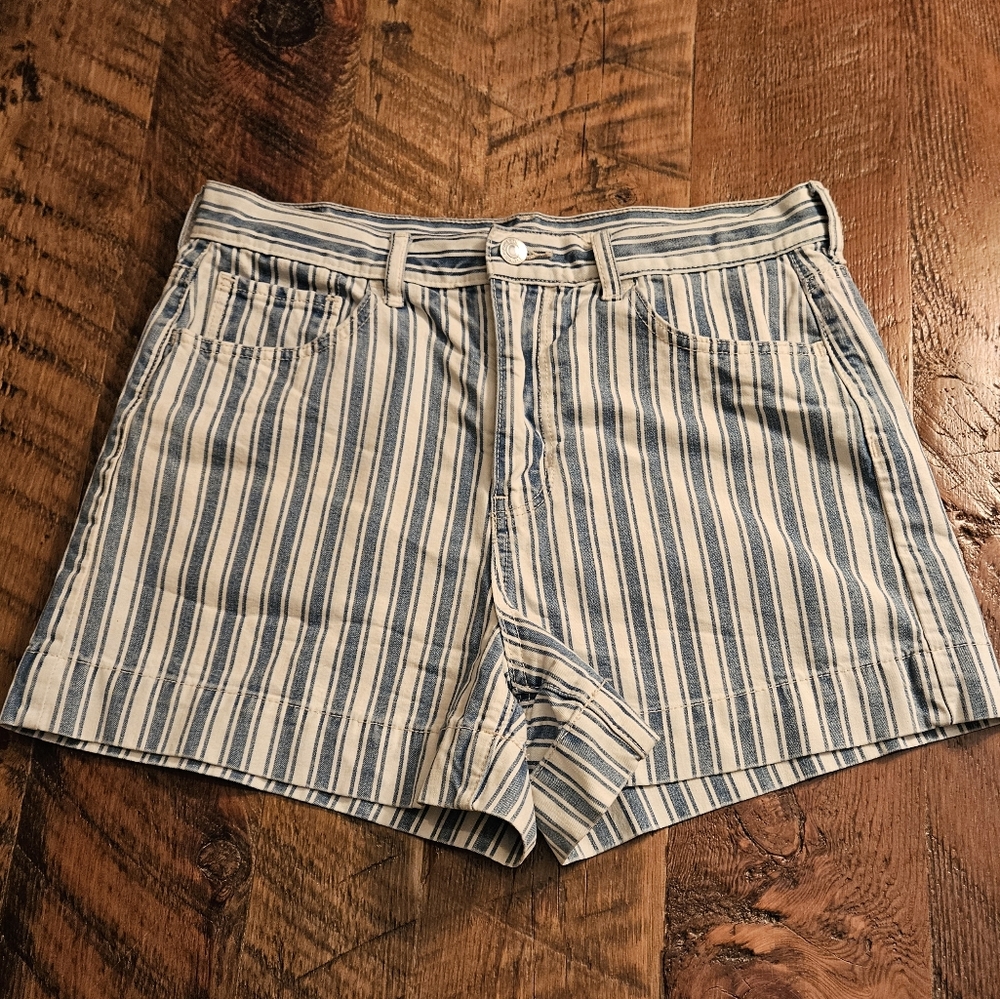 American Eagle Striped Mom Shorts Size 8